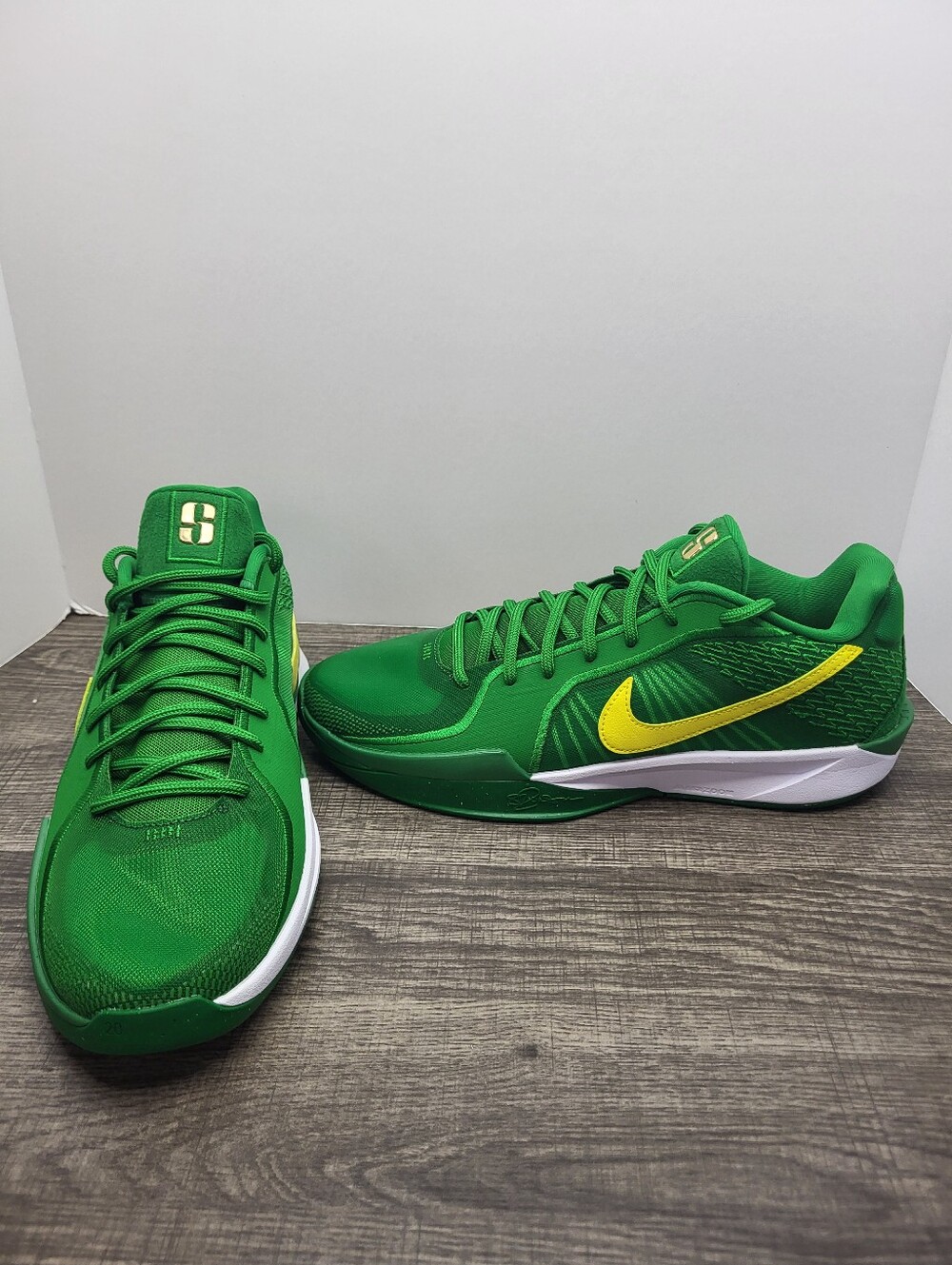 Nike Sabrina 2 Oregon Ducks PE Green White Basketball Shoes Womens Size 11 New